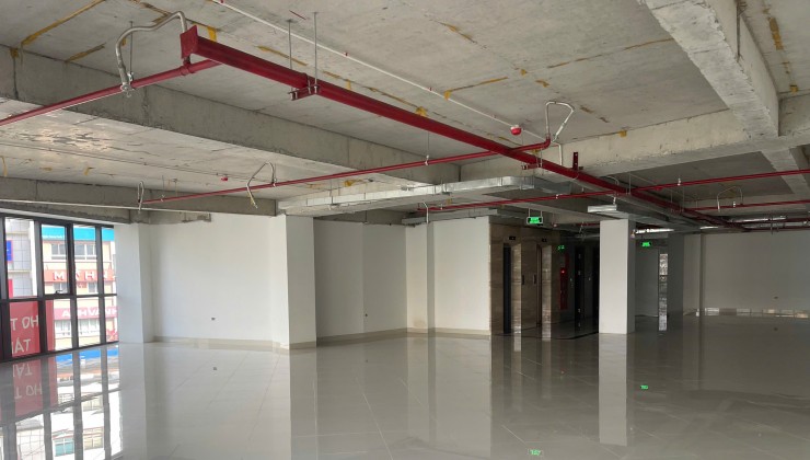CHO THUÊ NHÀ MẶT PHỐ CẦU GIẤY KD VP, TT TIẾNG ANH 300M2, 2 TẦNG, THANG MÁY, LÔ GÓC